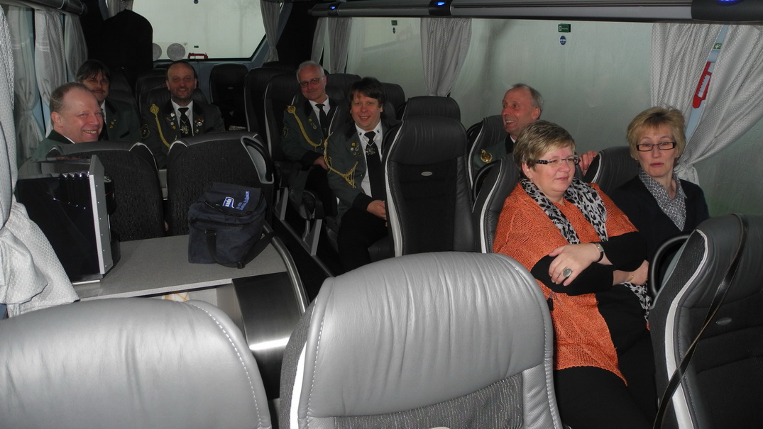 Der nagelneue Bus der Fa. Rittmeyer startete p&uuml;nktlich um 7:00 Uhr mit einer fr&ouml;hlichen Gruppe.